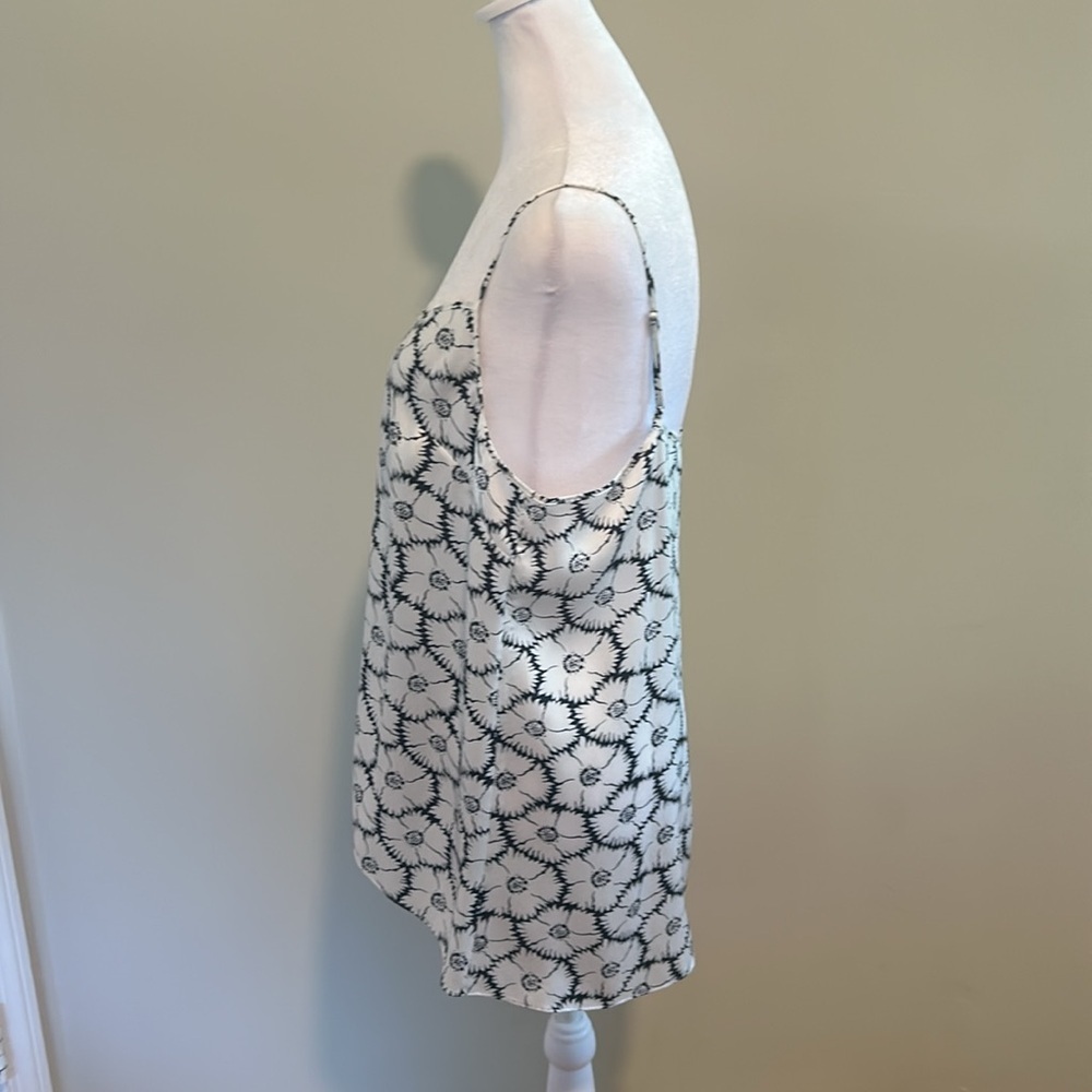 Cinq À Sept Esther Floral Ruffle Hem Sleeveless Silk Top Ivory/navy Size Medium - Picture 9 of 12